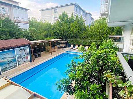 Apartment with Garden View