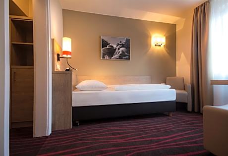 Standard Double Room (no air-condition)