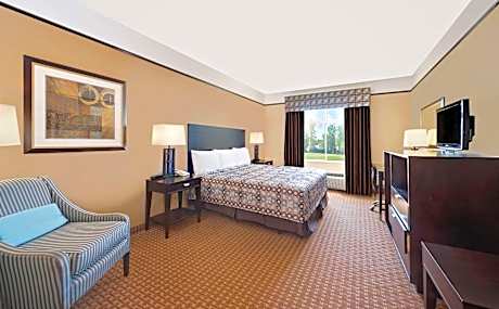 One-Bedroom Suite with One King Bed and One Queen Bed - Smoking
