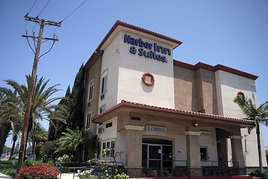 Harbor Inn & Suites