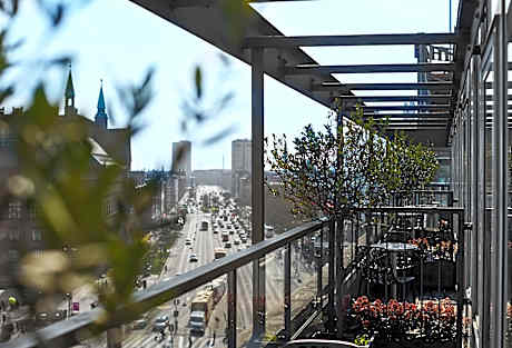 Junior Suite Deluxe with Lounge access