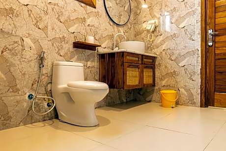 Economy Quadruple Room with Shared Bathroom