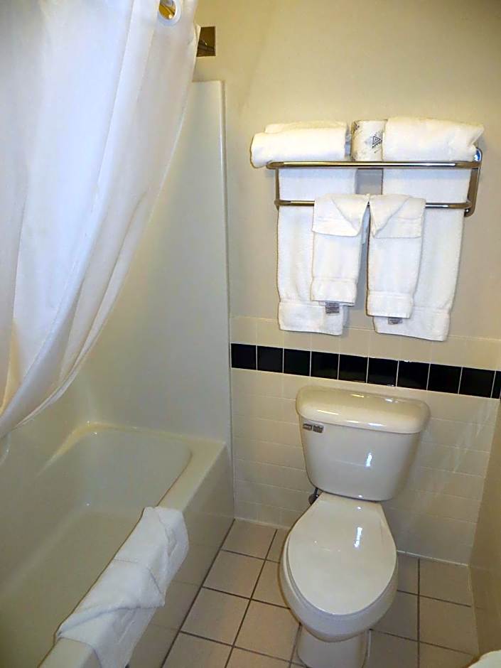 AmericInn by Wyndham Manitowoc