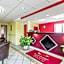 Econo Lodge Inn & Suites East