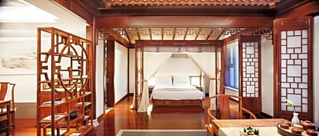 Traditional Chinese Courtyard Style King Bed Room  (Only Include 1 Breakfast)