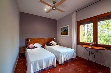 Twin Room with Private Bathroom