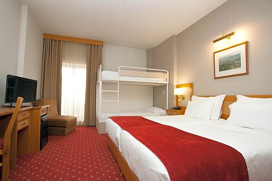 Hotel Rainha D. Amélia, Arts & Leisure