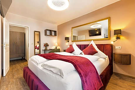 Standard Double Room with Lake View