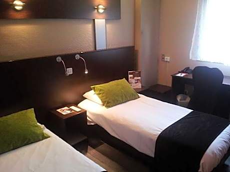 Standard 2 persons twin room