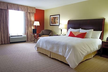 King Room with Accessible Tub - Mobility Access