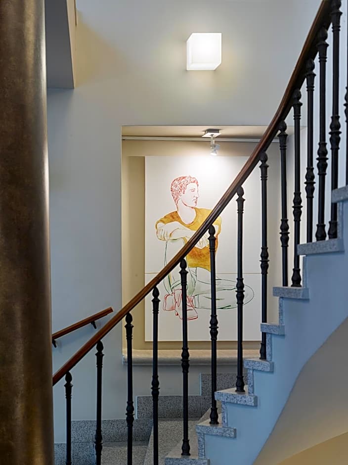 The ICON Hotel & Lounge