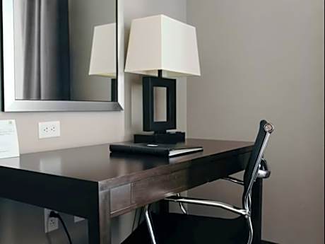 2 Queen Standard Communications Accessible Tub