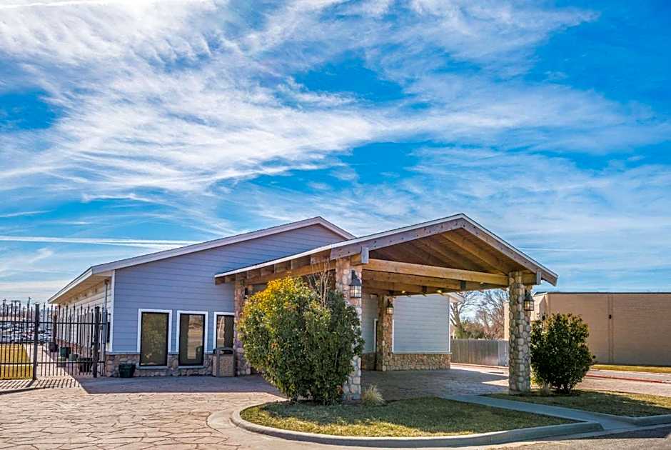 AmericInn by Wyndham Pampa - Event Center