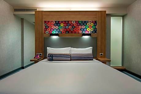 Aloft King Guest Room