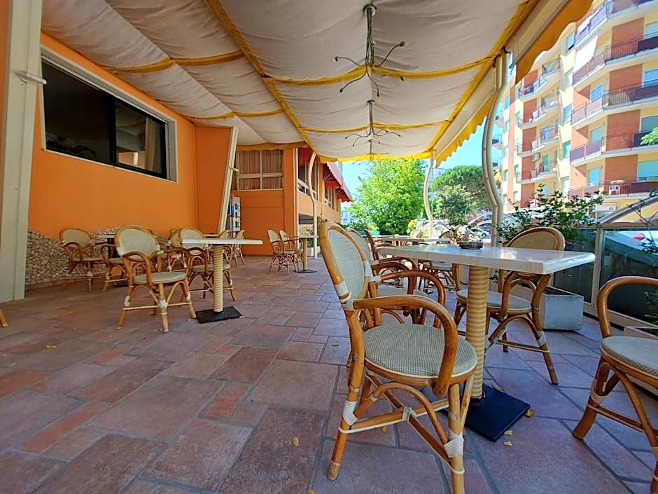 Hotel Joli