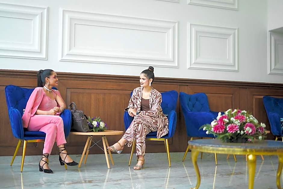 Saltstayz Select - Golf Course Road & Sector 57