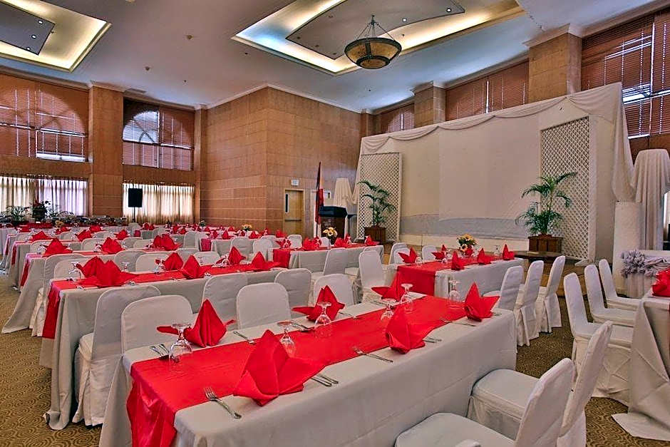 Crown Regency Suites Mactan