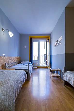 3-bed dormitory room