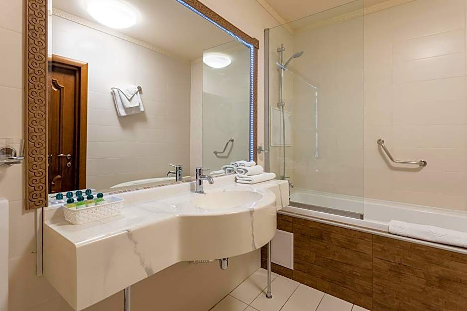 Frapolli Hotel on Deribasivska street