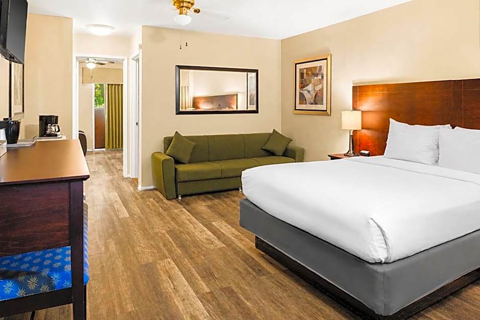 Scottish Fairway Inn