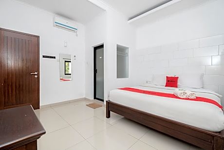 RedDoorz near Jawa Timur Park 3