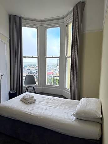 Twin Bed Room