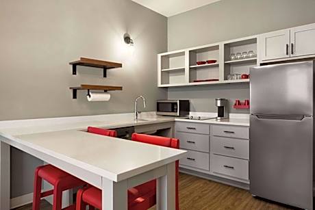 Queen Suite with Two Queen Beds, Mobility/Hearing Access and Roll-In Shower, Non-Smoking