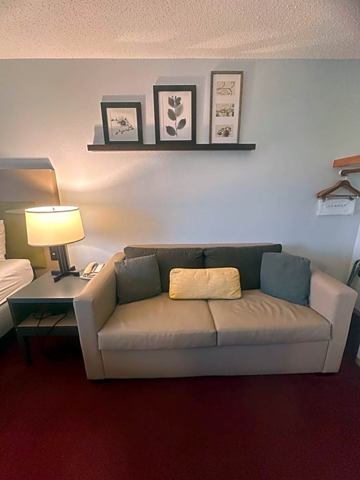 Pictured Rocks Inn and Suites