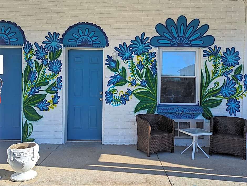 Riverboat Inn & Suites