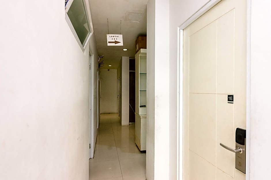 RedDoorz near Seasons City Mall