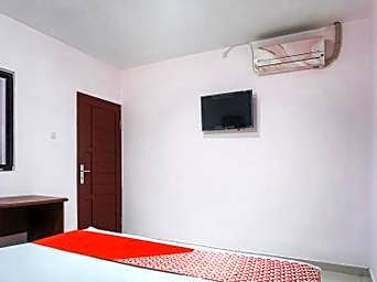 RedDoorz @ Homestay Madu Makassar
