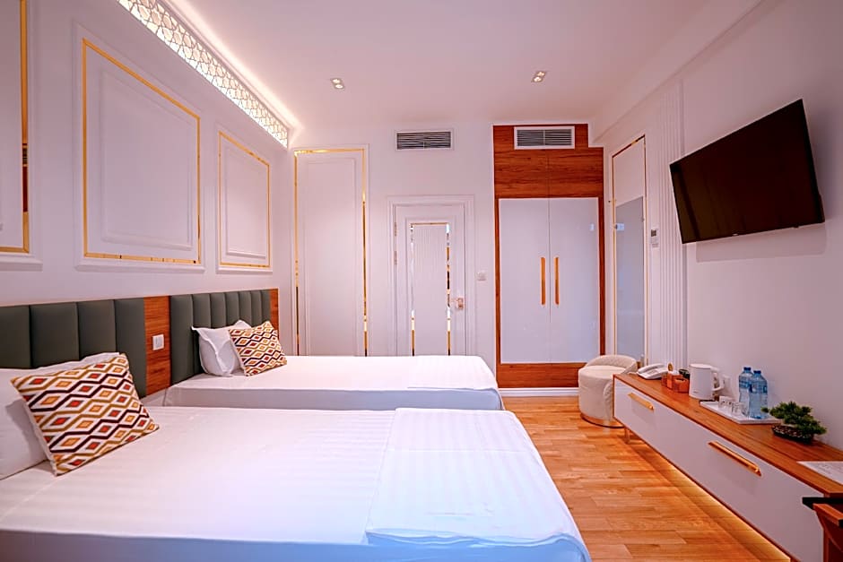 Photo 1 of 12 of Junior Suite
