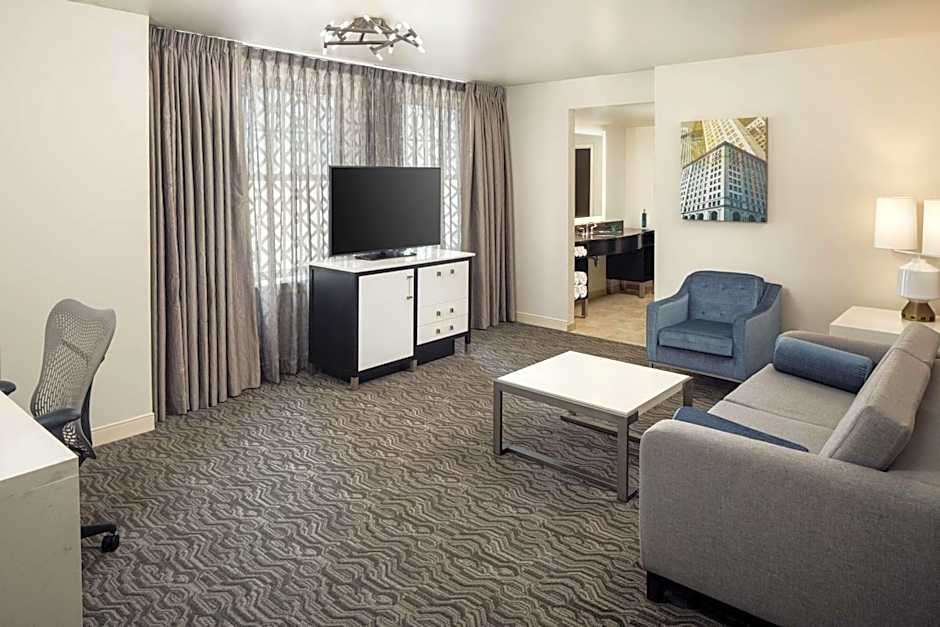 DoubleTree Suites by Hilton Hotel Detroit Downtown - Fort Shelby
