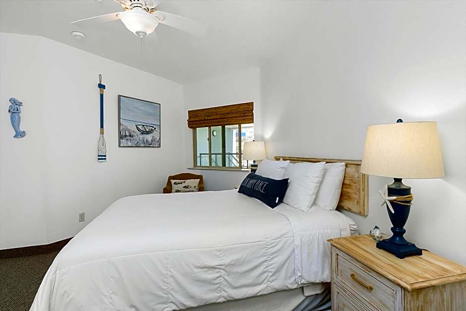 Beach House Inn & Suites