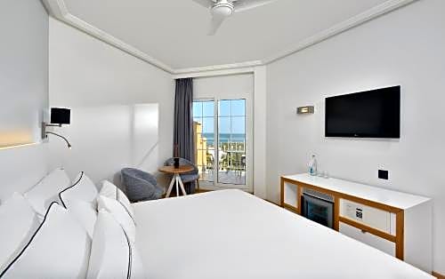 Photo 1 of 5 of Junior Suite with Sea View (2 Adults + 2 Child)