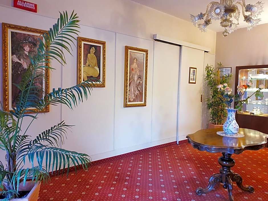 HOTEL PARADISO
