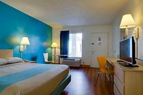 King Room - Disability Access - Non-Smoking