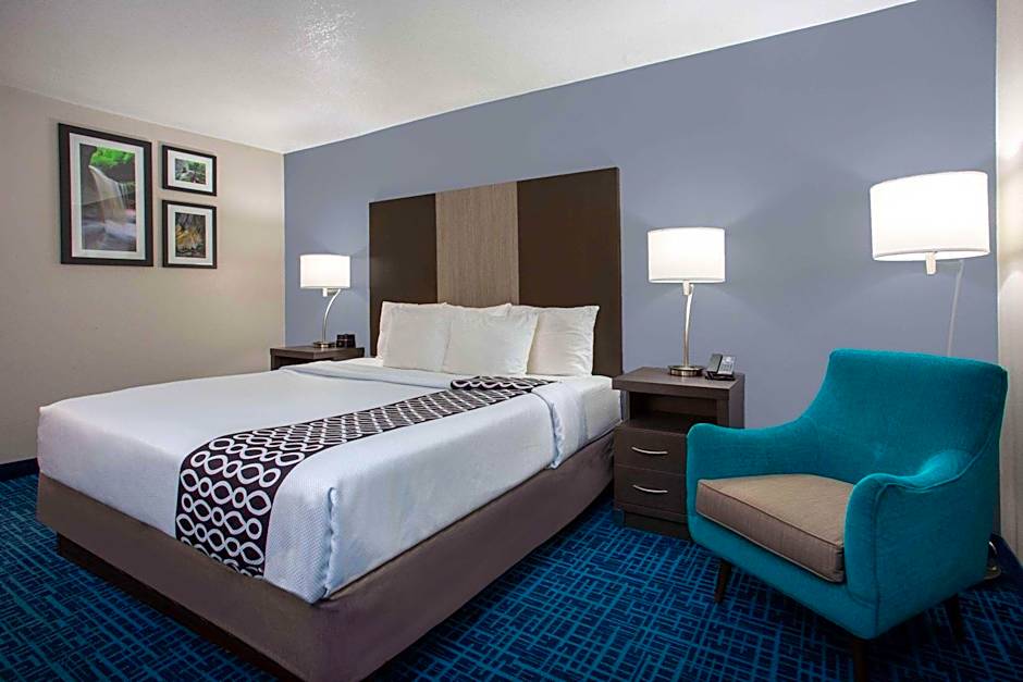 La Quinta Inn & Suites by Wyndham Peru Starved Rock St Park 