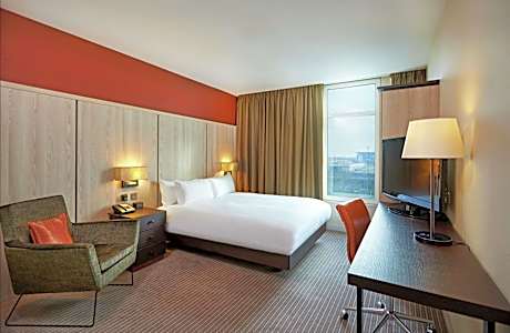 Deluxe Queen Room with Balcony and View