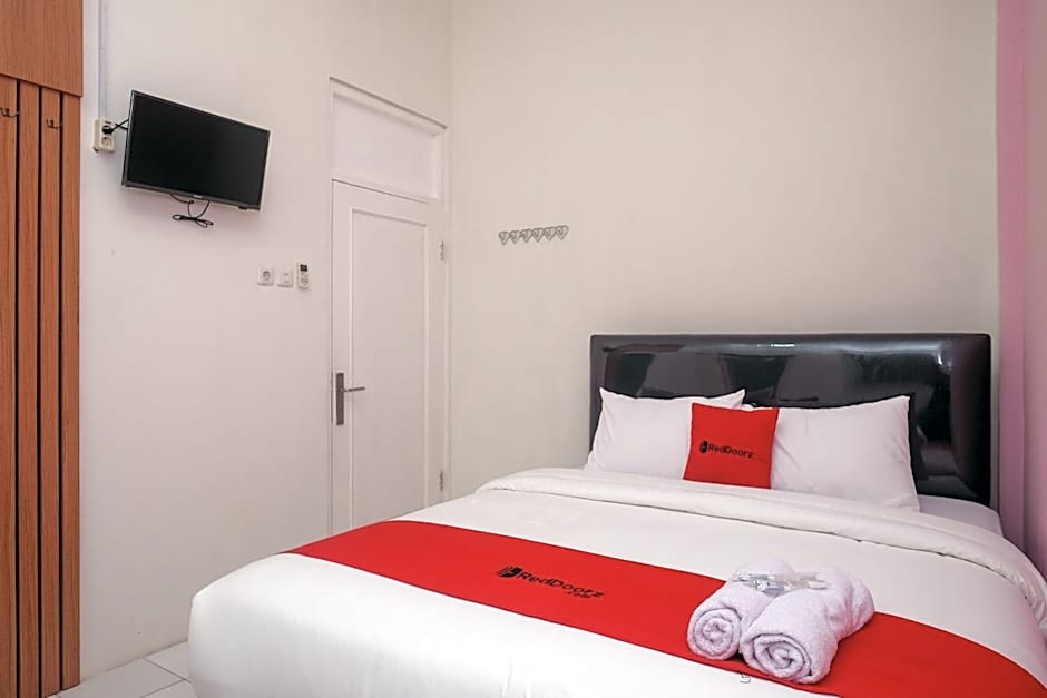 RedDoorz Syariah near Kampus UNSOED Purwokerto