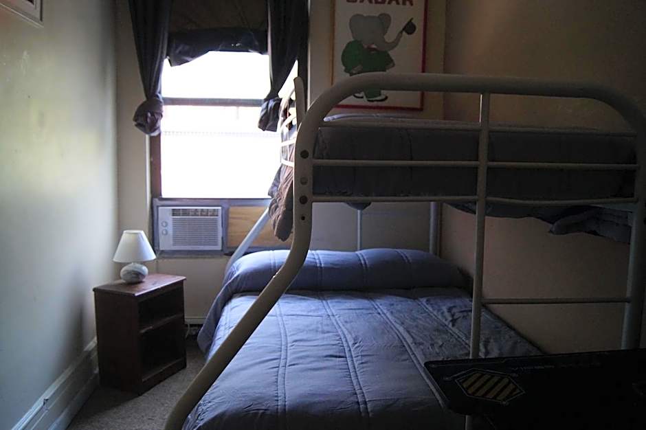 Macaw Guest House