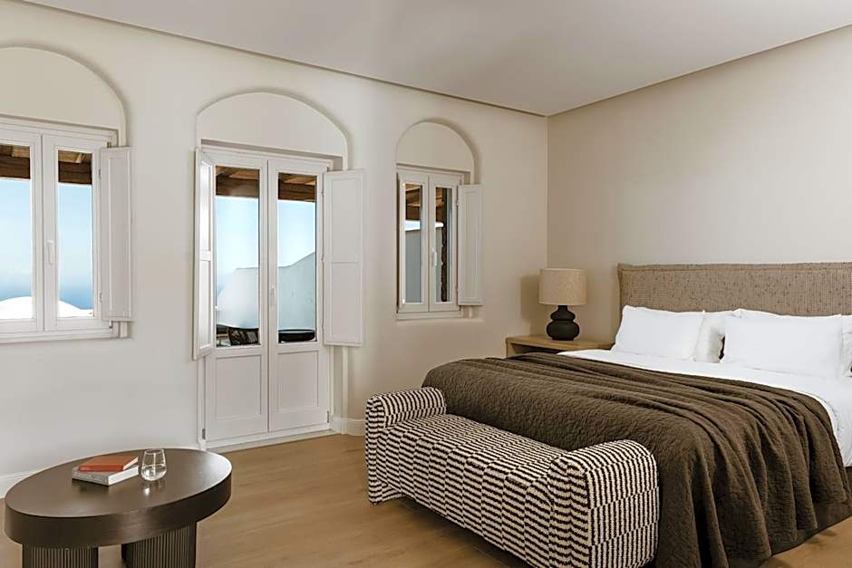 NĒRO Boutique Hotel