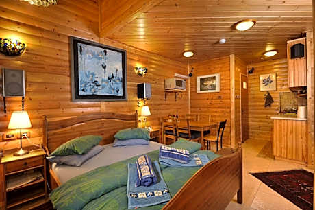 Suite with Lake View (Ofek)