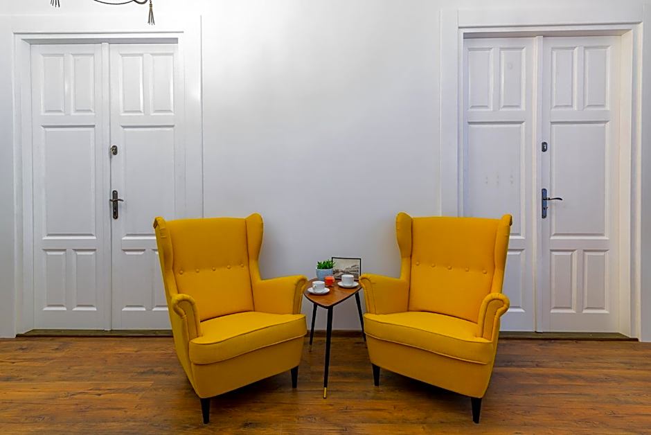 Oak Tree Old Town Apartments