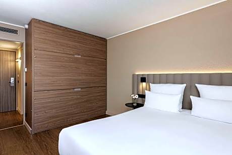 Family Room (2 Adults + 2 Children)