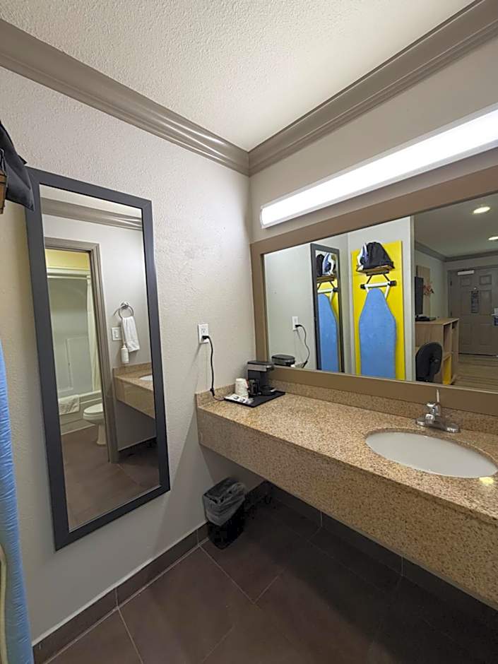 Days Inn by Wyndham San Francisco S/Oyster Point Airport