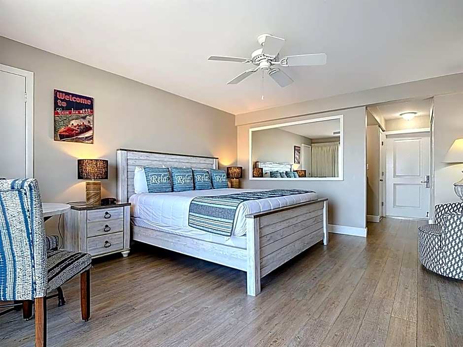 Cove Inn on Naples Bay