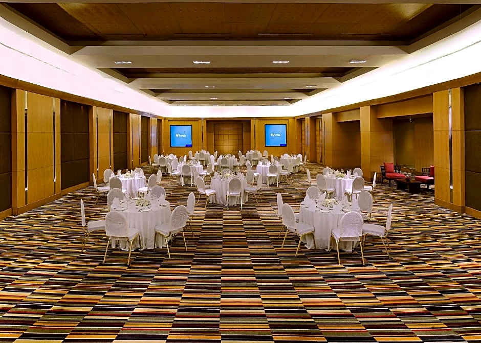 The Lalit Ashok Bangalore Hotel