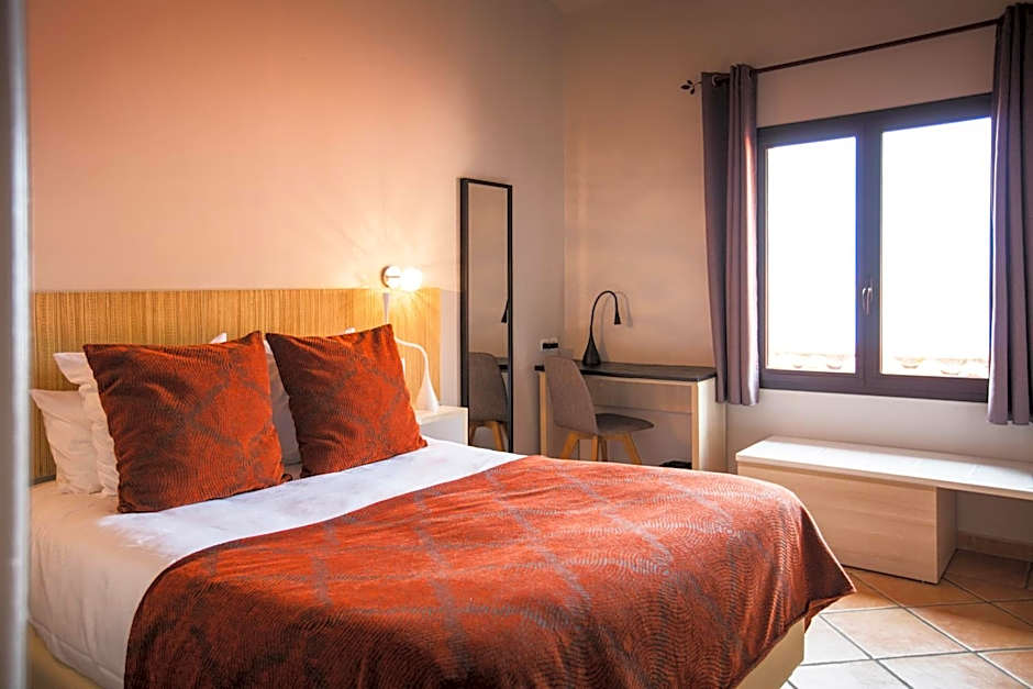 Le Relais Des Trois Mas