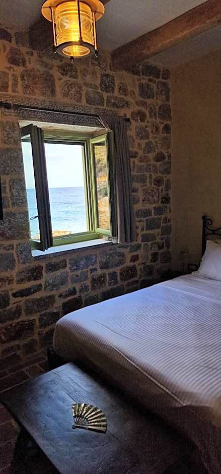 Arapis Rooms & Suites